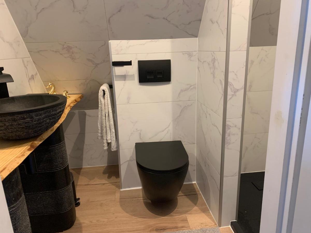 B&B Bij Vincent Nieuw-Amsterdam Bagian luar foto
